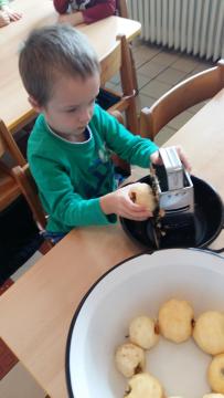 Jabĺčková kondička s rozumom a pohybom Jabĺčková kondička s rozumom a pohybom